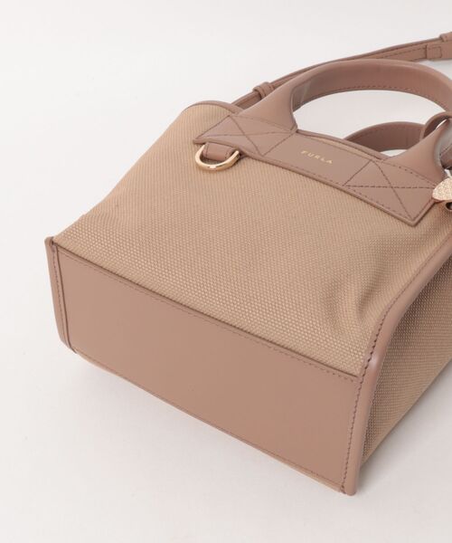 FURLA(フルラ)の「フルラ ディバイデッド (Furla Divide It) ミニトートバッグ(トートバッグ・レディース・ピンクベージュ/セージグリーン/サンドベージュ・ONE SIZE)」の19枚目の写真