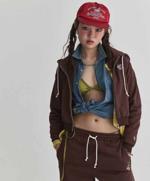 BETTER THAN SURF(ベターザンサーフ)の「EUPHORIA CROP ZIPUP HOODIE - BROWN(パーカー・レディース・その他・SMALL/MEDIUM)」の4枚目の写真