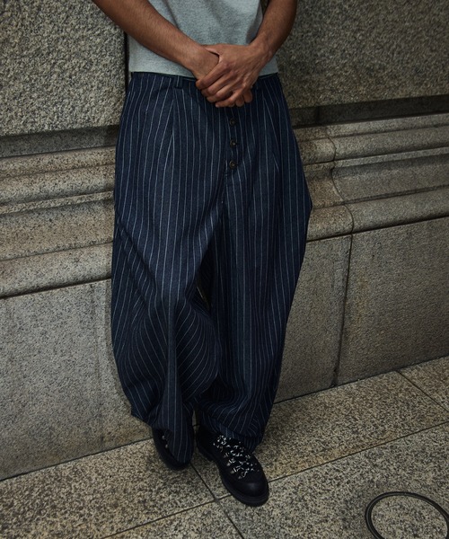 kutir(クティール)の「STRIPED CURVE SILHOUETTE BUGGY DENIM/ストライプカーブシルエットバギーデニム(デニムパンツ・メンズ・インディゴブルー/ブラック・SMALL/MEDIUM/LARGE)」の22枚目の写真