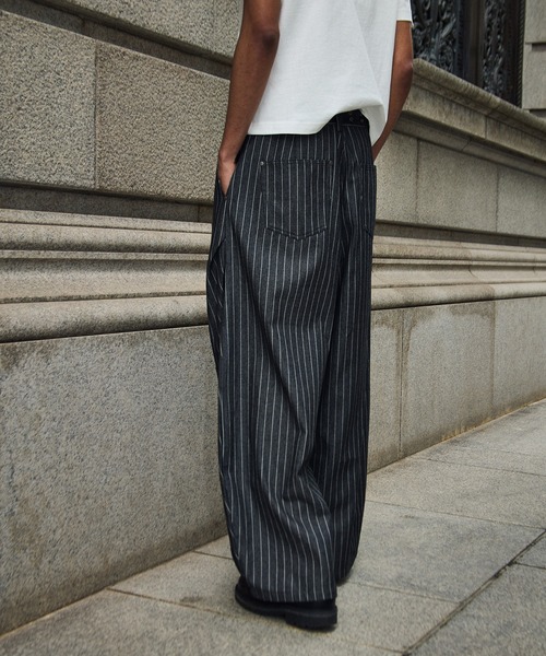kutir(クティール)の「STRIPED CURVE SILHOUETTE BUGGY DENIM/ストライプカーブシルエットバギーデニム(デニムパンツ・メンズ・インディゴブルー/ブラック・SMALL/MEDIUM/LARGE)」の8枚目の写真