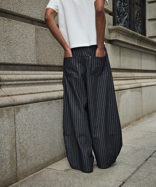 kutir(クティール)の「STRIPED CURVE SILHOUETTE BUGGY DENIM/ストライプカーブシルエットバギーデニム(デニムパンツ・メンズ・インディゴブルー/ブラック・SMALL/MEDIUM/LARGE)」の9枚目の写真