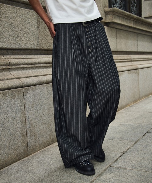 kutir(クティール)の「STRIPED CURVE SILHOUETTE BUGGY DENIM/ストライプカーブシルエットバギーデニム(デニムパンツ・メンズ・インディゴブルー/ブラック・SMALL/MEDIUM/LARGE)」の6枚目の写真