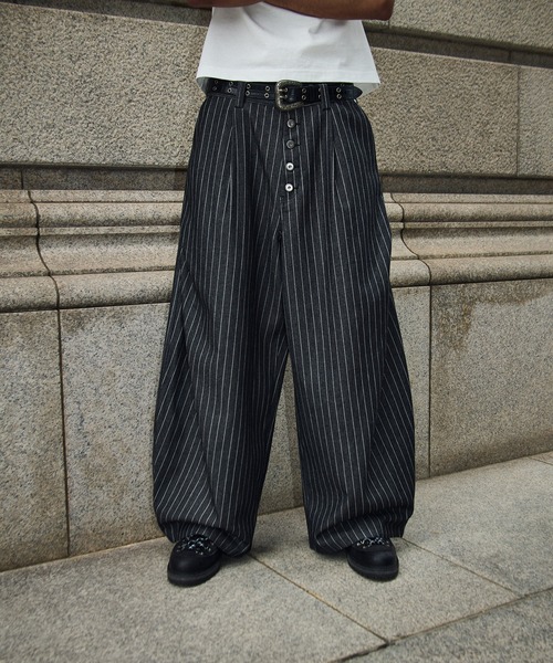 kutir(クティール)の「STRIPED CURVE SILHOUETTE BUGGY DENIM/ストライプカーブシルエットバギーデニム(デニムパンツ・メンズ・インディゴブルー/ブラック・SMALL/MEDIUM/LARGE)」の3枚目の写真