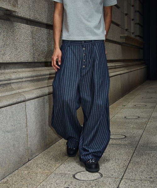 kutir(クティール)の「STRIPED CURVE SILHOUETTE BUGGY DENIM/ストライプカーブシルエットバギーデニム(デニムパンツ・メンズ・インディゴブルー/ブラック・SMALL/MEDIUM/LARGE)」の19枚目の写真