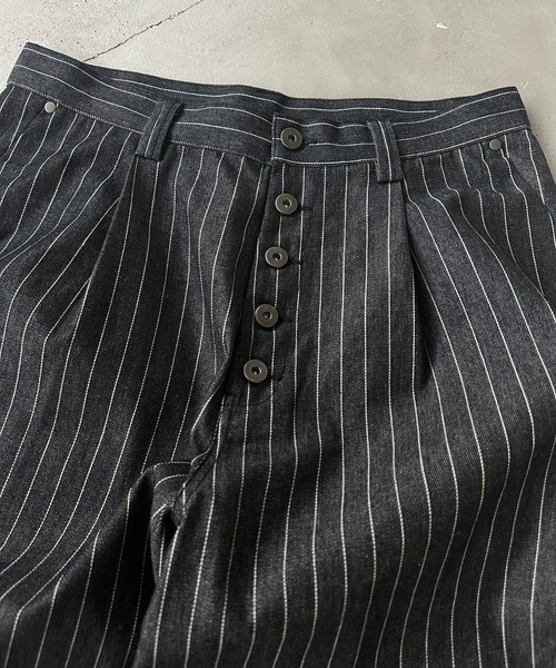 kutir(クティール)の「STRIPED CURVE SILHOUETTE BUGGY DENIM/ストライプカーブシルエットバギーデニム(デニムパンツ・メンズ・インディゴブルー/ブラック・SMALL/MEDIUM/LARGE)」の16枚目の写真