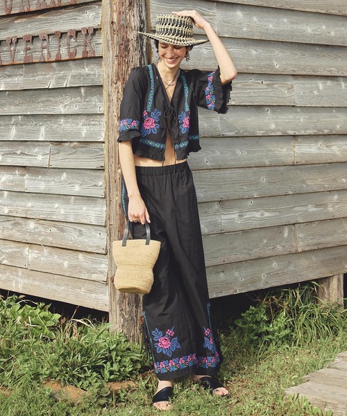 ROSE BUD(ローズバッド)の「EMBROIDERY RIBBON PANTS(その他パンツ・レディース・ブラック/ホワイト・ONE SIZE)」の4枚目の写真