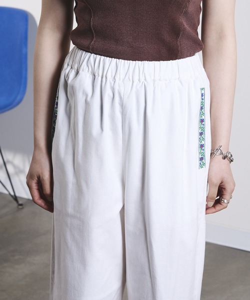 ROSE BUD(ローズバッド)の「EMBROIDERY RIBBON PANTS(その他パンツ・レディース・ブラック/ホワイト・ONE SIZE)」の12枚目の写真