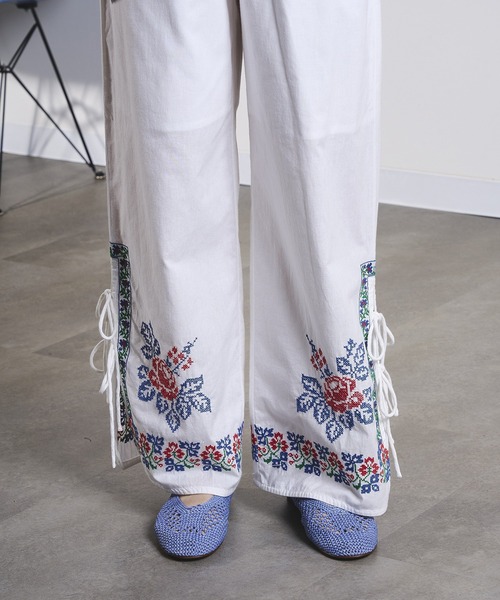 ROSE BUD(ローズバッド)の「EMBROIDERY RIBBON PANTS(その他パンツ・レディース・ブラック/ホワイト・ONE SIZE)」の13枚目の写真