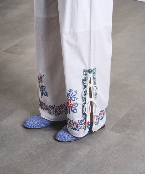 ROSE BUD(ローズバッド)の「EMBROIDERY RIBBON PANTS(その他パンツ・レディース・ブラック/ホワイト・ONE SIZE)」の14枚目の写真
