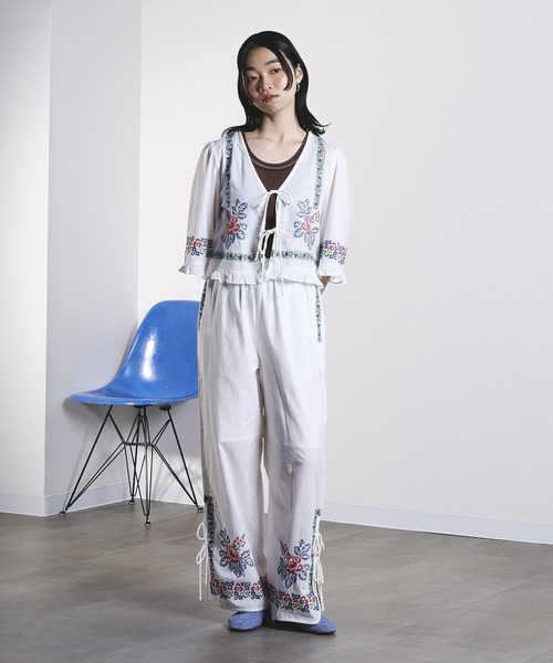 ROSE BUD(ローズバッド)の「EMBROIDERY RIBBON PANTS(その他パンツ・レディース・ブラック/ホワイト・ONE SIZE)」の8枚目の写真