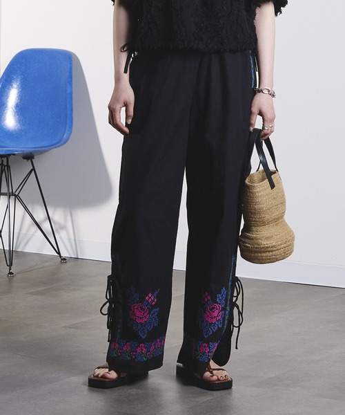 ROSE BUD(ローズバッド)の「EMBROIDERY RIBBON PANTS(その他パンツ・レディース・ブラック/ホワイト・ONE SIZE)」の15枚目の写真