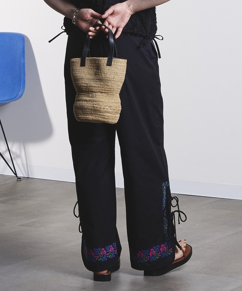 ROSE BUD(ローズバッド)の「EMBROIDERY RIBBON PANTS(その他パンツ・レディース・ブラック/ホワイト・ONE SIZE)」の17枚目の写真