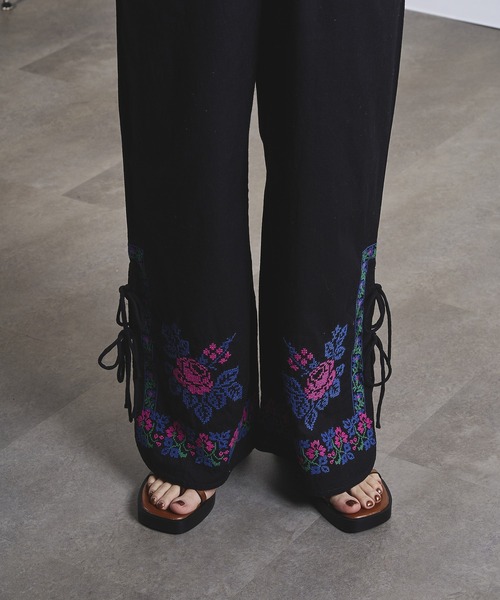 ROSE BUD(ローズバッド)の「EMBROIDERY RIBBON PANTS(その他パンツ・レディース・ブラック/ホワイト・ONE SIZE)」の21枚目の写真