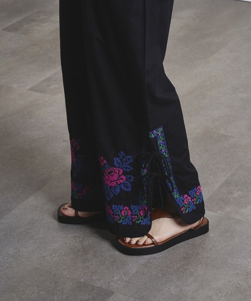 ROSE BUD(ローズバッド)の「EMBROIDERY RIBBON PANTS(その他パンツ・レディース・ブラック/ホワイト・ONE SIZE)」の22枚目の写真