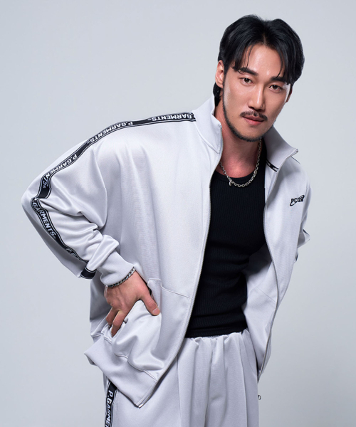 PHYSICAL GARMENTS（フィジカルガーメンツ）の「P2506 シャイニングトレーニングジップアップ [2COLOR]（ジャージ・メンズ・グレー/ブラック・MEDIUM/LARGE/X-LARGE/XX-LARGE）」の4枚目の写真