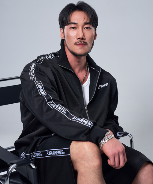 PHYSICAL GARMENTS（フィジカルガーメンツ）の「P2506 シャイニングトレーニングジップアップ [2COLOR]（ジャージ・メンズ・グレー/ブラック・MEDIUM/LARGE/X-LARGE/XX-LARGE）」の5枚目の写真
