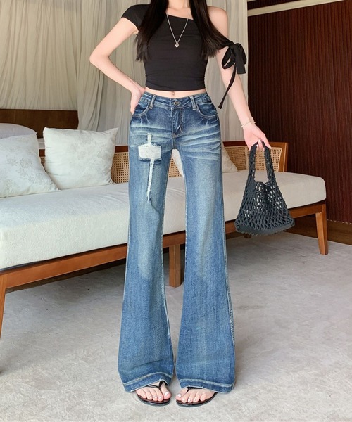 LUCPY(ラクピー)の「ヴィンテージダメージフレアデニムパンツ(デニムパンツ・レディース・ネイビー・SMALL/MEDIUM/LARGE)」の2枚目の写真