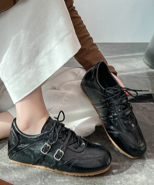 Lace Ladies(レースレディース)の「パテント調 ダブルストラップ付き レースアップ スニーカー(スニーカー・レディース・アイボリー/レッド/ブラック・23cm/24cm/24.5cm/25cm/23.5cm/22.5cm)」の4枚目の写真