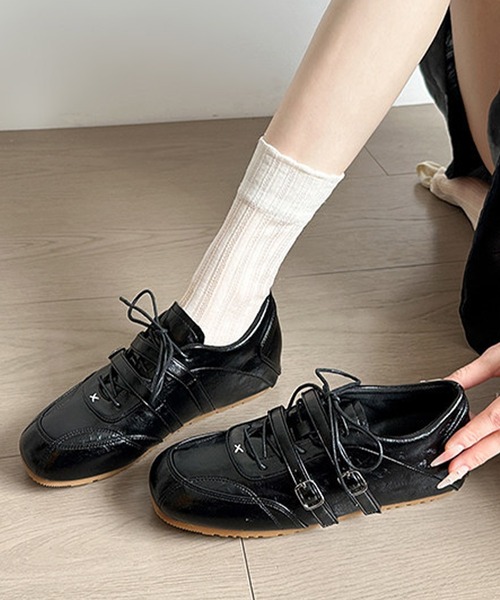Lace Ladies(レースレディース)の「パテント調 ダブルストラップ付き レースアップ スニーカー(スニーカー・レディース・アイボリー/レッド/ブラック・23cm/24cm/24.5cm/25cm/23.5cm/22.5cm)」の6枚目の写真