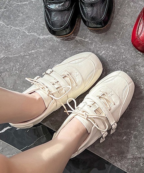 Lace Ladies(レースレディース)の「パテント調 ダブルストラップ付き レースアップ スニーカー(スニーカー・レディース・アイボリー/レッド/ブラック・23cm/24cm/24.5cm/25cm/23.5cm/22.5cm)」の17枚目の写真