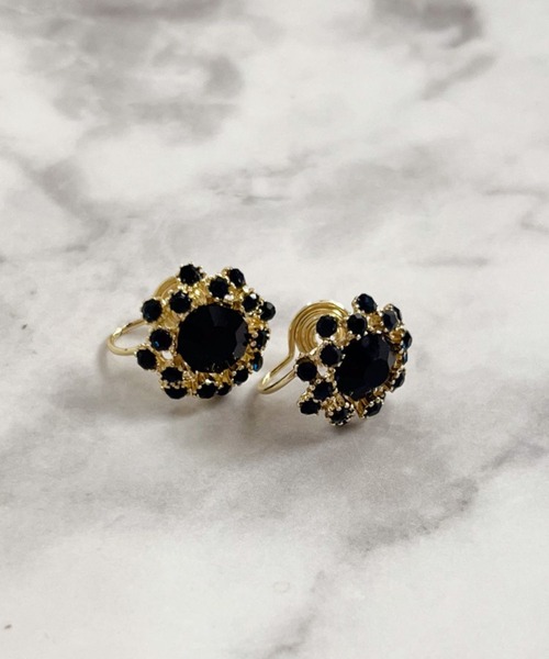 yu-ka(ユーカ)の「YU-KA:アンティークライクビジューイヤリング Antique-style jewel earrings(イヤリング・レディース・ゴールド・FREE)」の2枚目の写真