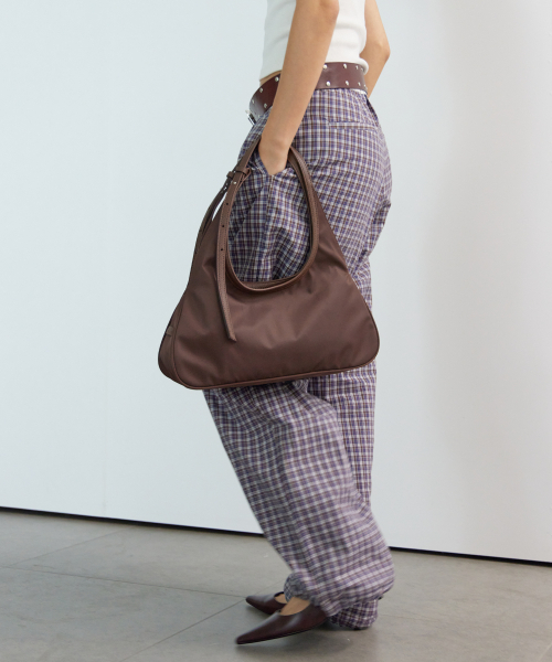 HAVEAWHALE（ハブアホエール）の「NYLON TWO HANDLE BAGUATTE BAG BROWN（ショルダーバッグ・レディース・その他・FREE）」の4枚目の写真