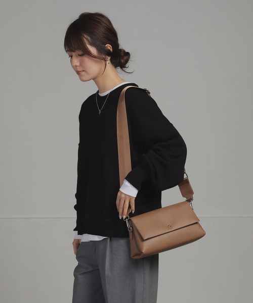 ALTROSE(アルトローズ)の「【500mlペットボトル対応】2WAY ショルダー ボディ ルーカス(ショルダーバッグ・レディース・キャメル/グレー/アイボリー/ブラック・FREE)」の4枚目の写真