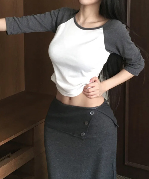 VIVID LADY(ビビッドレディー)の「サイドシャーリング ラグラン七分袖トップス(Tシャツ/カットソー・レディース・パープル/チャコールグレー/ピンク/ブラック・FREE)」の5枚目の写真