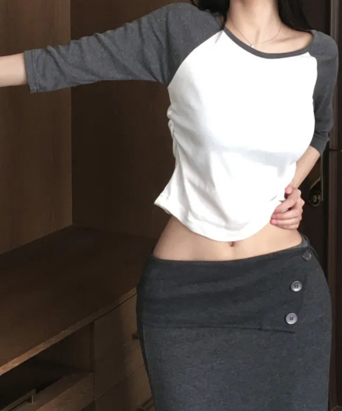 VIVID LADY(ビビッドレディー)の「サイドシャーリング ラグラン七分袖トップス(Tシャツ/カットソー・レディース・パープル/チャコールグレー/ピンク/ブラック・FREE)」の6枚目の写真
