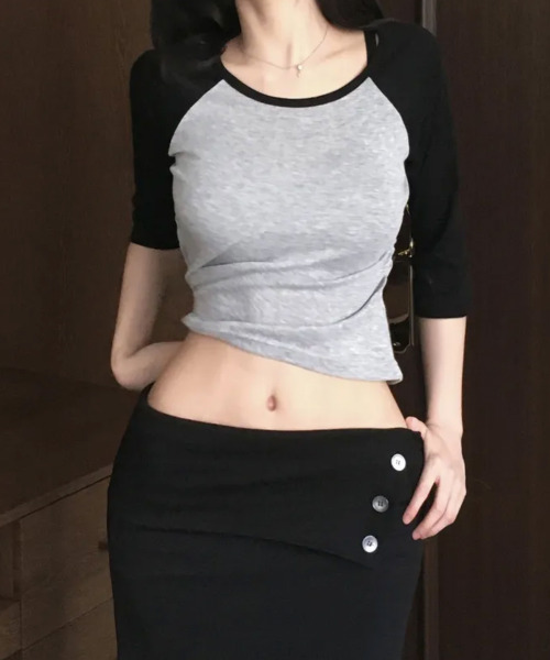 VIVID LADY(ビビッドレディー)の「サイドシャーリング ラグラン七分袖トップス(Tシャツ/カットソー・レディース・パープル/チャコールグレー/ピンク/ブラック・FREE)」の20枚目の写真