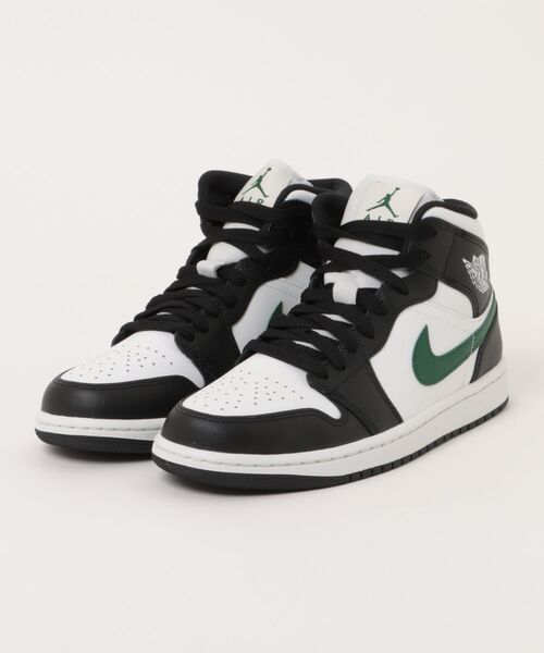 JORDAN BRAND(ジョーダンブランド)の「JORDAN BRAND AIR JORDAN 1 MID ジョーダン 1 MID MDQ8426 004BLACK/SMTWHT(スニーカー・メンズ・ブラック・26.0cm/30.0cm/25.5cm/25.0cm/29.0cm/28.5cm/28.0cm/27.5cm/27.0cm/26.5cm)」の1枚目の写真