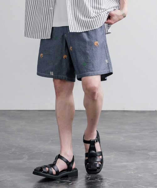 HOUSTON(ヒューストン)の「HOUSTON CHAMBRAY ALLOVER EMB EASY SHORTS シャンブレー総柄刺繍イージーショートパンツ(その他パンツ・メンズ・インディゴブルー/ライトブルー・XXL/XL/L/M)」の1枚目の写真