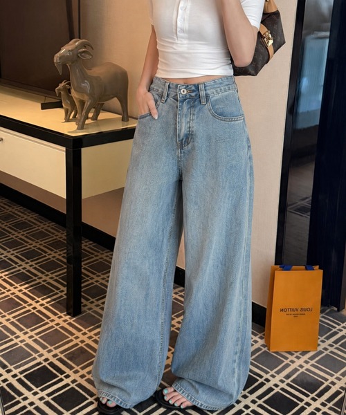 AMAJI(アマジ)の「テンセル 接触冷感 ワイドデニムパンツ(デニムパンツ・レディース・ライトブルー・SMALL/MEDIUM/LARGE/X-LARGE)」の1枚目の写真
