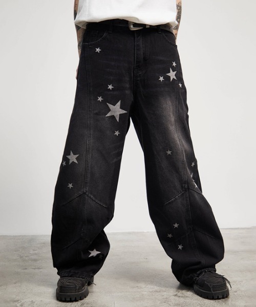 B.R.U(ブル)の「スタープリントバレルレッグデニム(デニムパンツ・メンズ・ブラック・LARGE/MEDIUM)」の2枚目の写真