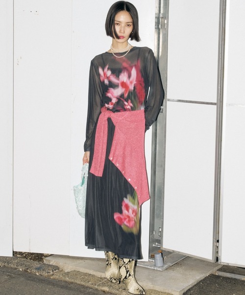 yae(ヤエ)の「Original flower pattern dress / オリジナルフラワーパターンドレス(ワンピース・レディース・グレー/ブラック・36/38)」の4枚目の写真