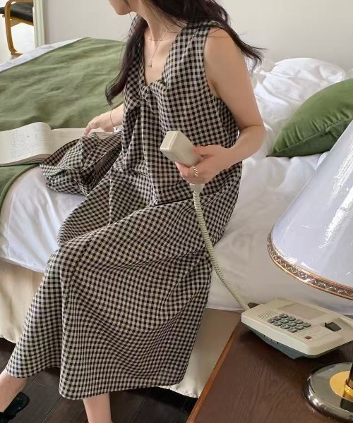 FAVORITO(ファヴォリート)の「前後2wayノースリーブチェック柄ワンピース(ワンピース・レディース・ブラック/ブルー・F)」の1枚目の写真