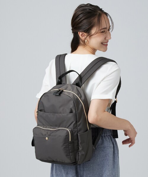 SHOO・LA・RUE(シューラルー)の「【撥水】整理整頓できちゃうリュック(バックパック/リュック・レディース・ブラック/ダークグレー/ブラック系4/グレー系4・00)」の20枚目の写真