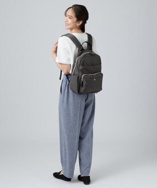 SHOO・LA・RUE(シューラルー)の「【撥水】整理整頓できちゃうリュック(バックパック/リュック・レディース・ブラック/ダークグレー/ブラック系4/グレー系4・00)」の19枚目の写真