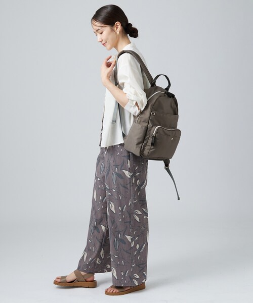 SHOO・LA・RUE(シューラルー)の「【撥水】整理整頓できちゃうリュック(バックパック/リュック・レディース・ブラック/ダークグレー/ブラック系4/グレー系4・00)」の13枚目の写真
