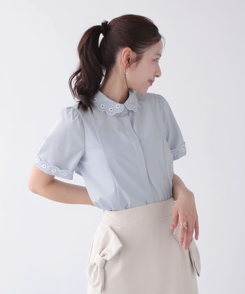 Fit more(フィットモア)の「スカラップ刺しゅう襟ブラウス(シャツ/ブラウス・レディース・ホワイト/ベビーピンク/ライトブルー・FREE)」の1枚目の写真