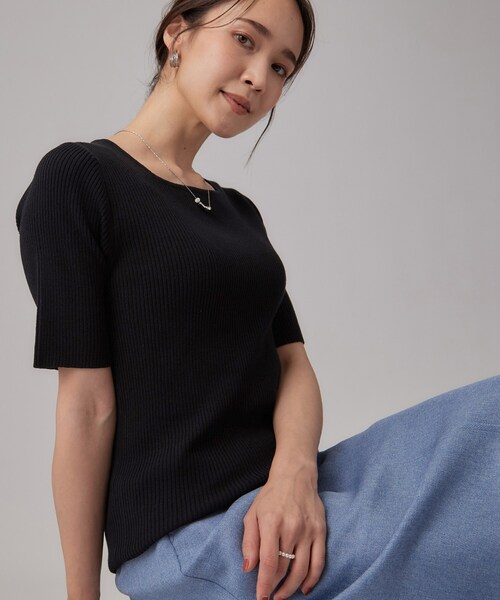 SHOO・LA・RUE(シューラルー)の「【毛玉になりにくい/洗濯機可/S-LL】大人上品な 5分袖スクエアトップス(ニット/セーター・レディース・ブラック/アイボリー/ブラウン系その他/レッド系1・01/02/03/04)」の2枚目の写真