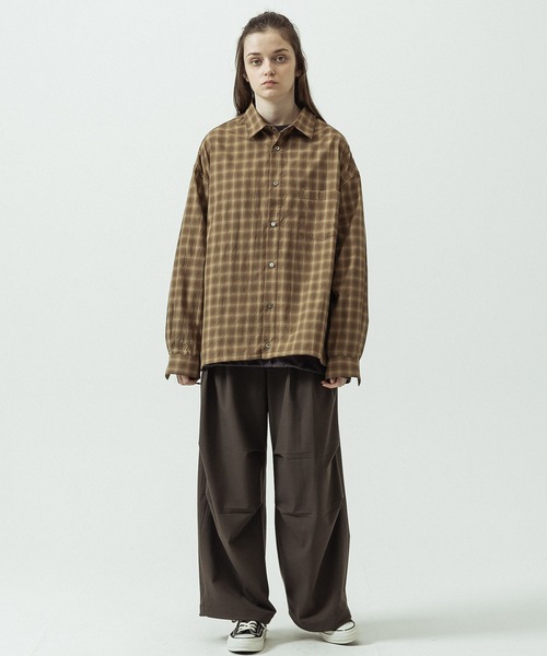 SLICK(スリック)の「【SLICK/スリック】Ombre Check Oversized Drawstring Shirt/オンブレチェック オーバーサイズドローストリングシャツ/リラックスシルエット(シャツ/ブラウス・メンズ・ブラウン/スミクロ・1/3/2)」の19枚目の写真
