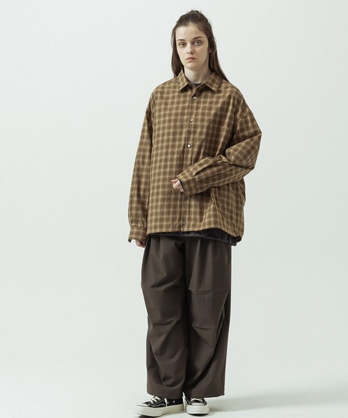 SLICK(スリック)の「【SLICK/スリック】Ombre Check Oversized Drawstring Shirt/オンブレチェック オーバーサイズドローストリングシャツ/リラックスシルエット(シャツ/ブラウス・メンズ・ブラウン/スミクロ・1/3/2)」の20枚目の写真