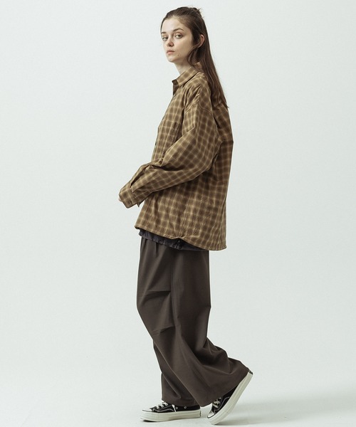 SLICK(スリック)の「【SLICK/スリック】Ombre Check Oversized Drawstring Shirt/オンブレチェック オーバーサイズドローストリングシャツ/リラックスシルエット(シャツ/ブラウス・メンズ・ブラウン/スミクロ・1/3/2)」の21枚目の写真