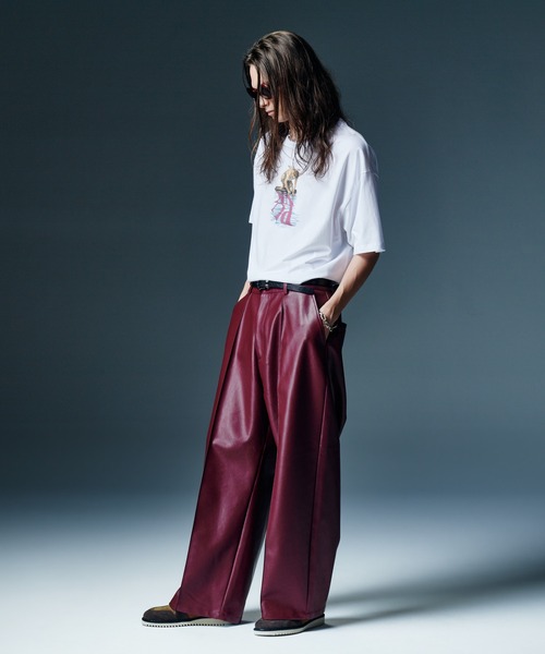 glamb(グラム)の「Synth Leather Baggy Slacks / シンセレザーバギースラックス(スラックス・メンズ・ブラック/ワイン・S/M/L)」の12枚目の写真