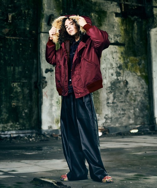 glamb(グラム)の「Synth Leather Baggy Slacks / シンセレザーバギースラックス(スラックス・メンズ・ブラック/ワイン・S/M/L)」の19枚目の写真