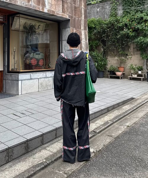 SOUNDSGOOOOD(サウンズグッド)の「【SOUNDS GOOOOD】トライアングルレザーバッグ(トートバッグ・メンズ・ブラック/グリーン・ONE SIZE)」の18枚目の写真