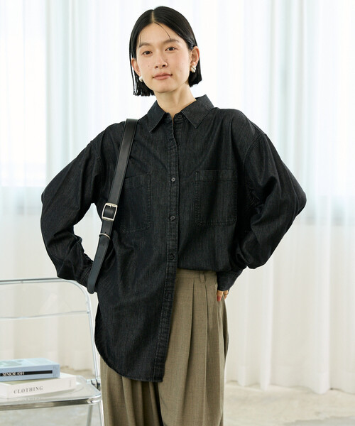 FREAK'S STORE(フリークスストア)の「リヨセル デニムシャツ/オーバーサイズデニムシャツ/ショート丈デニムシャツ(シャツ/ブラウス・レディース・ブラック/ネイビー/ブルー・MEDIUM/SMALL)」の7枚目の写真