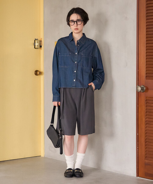 FREAK'S STORE(フリークスストア)の「リヨセル デニムシャツ/オーバーサイズデニムシャツ/ショート丈デニムシャツ(シャツ/ブラウス・レディース・ブラック/ネイビー/ブルー・MEDIUM/SMALL)」の16枚目の写真