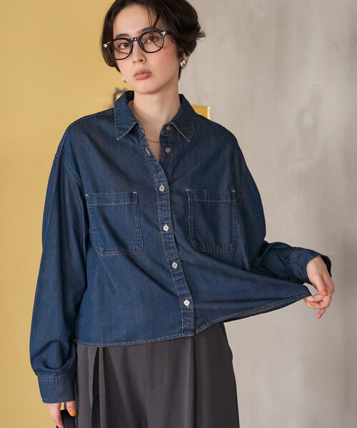 FREAK'S STORE(フリークスストア)の「リヨセル デニムシャツ/オーバーサイズデニムシャツ/ショート丈デニムシャツ(シャツ/ブラウス・レディース・ブラック/ネイビー/ブルー・MEDIUM/SMALL)」の17枚目の写真